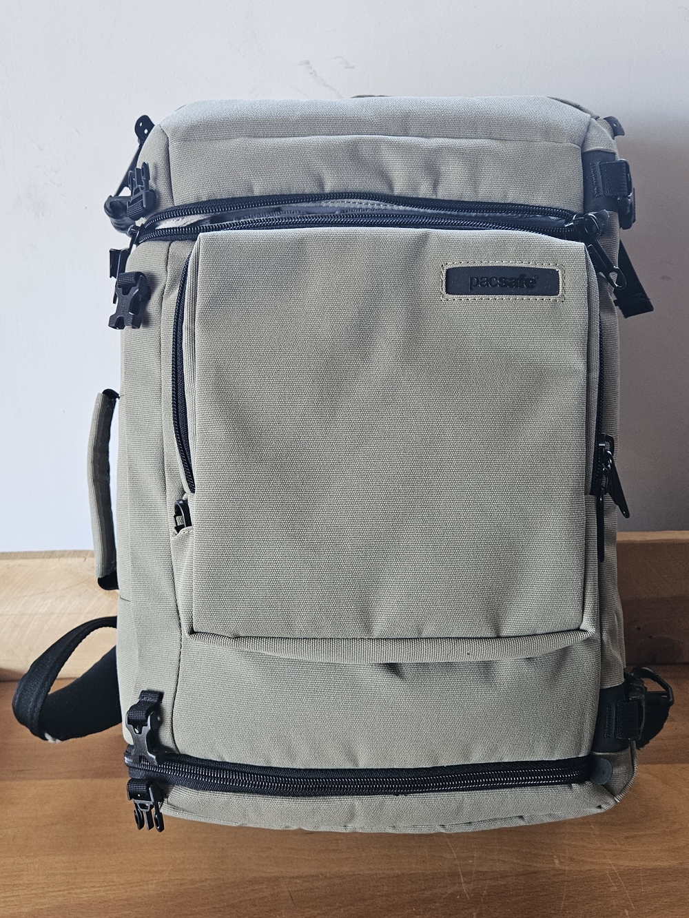 Pacsafe Camsafe V25 Anti-Theft Camera Backpack